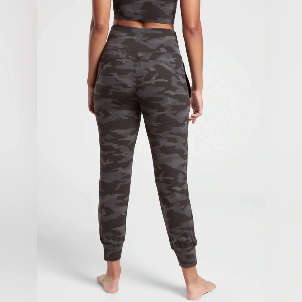 Athleta Salutation Camo Joggers Black & Gray Women’s Size XS - Picture 2 of 14